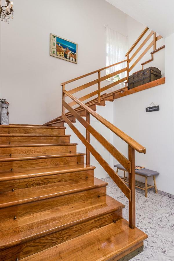 Family House Sara Villa Icici Ngoại thất bức ảnh